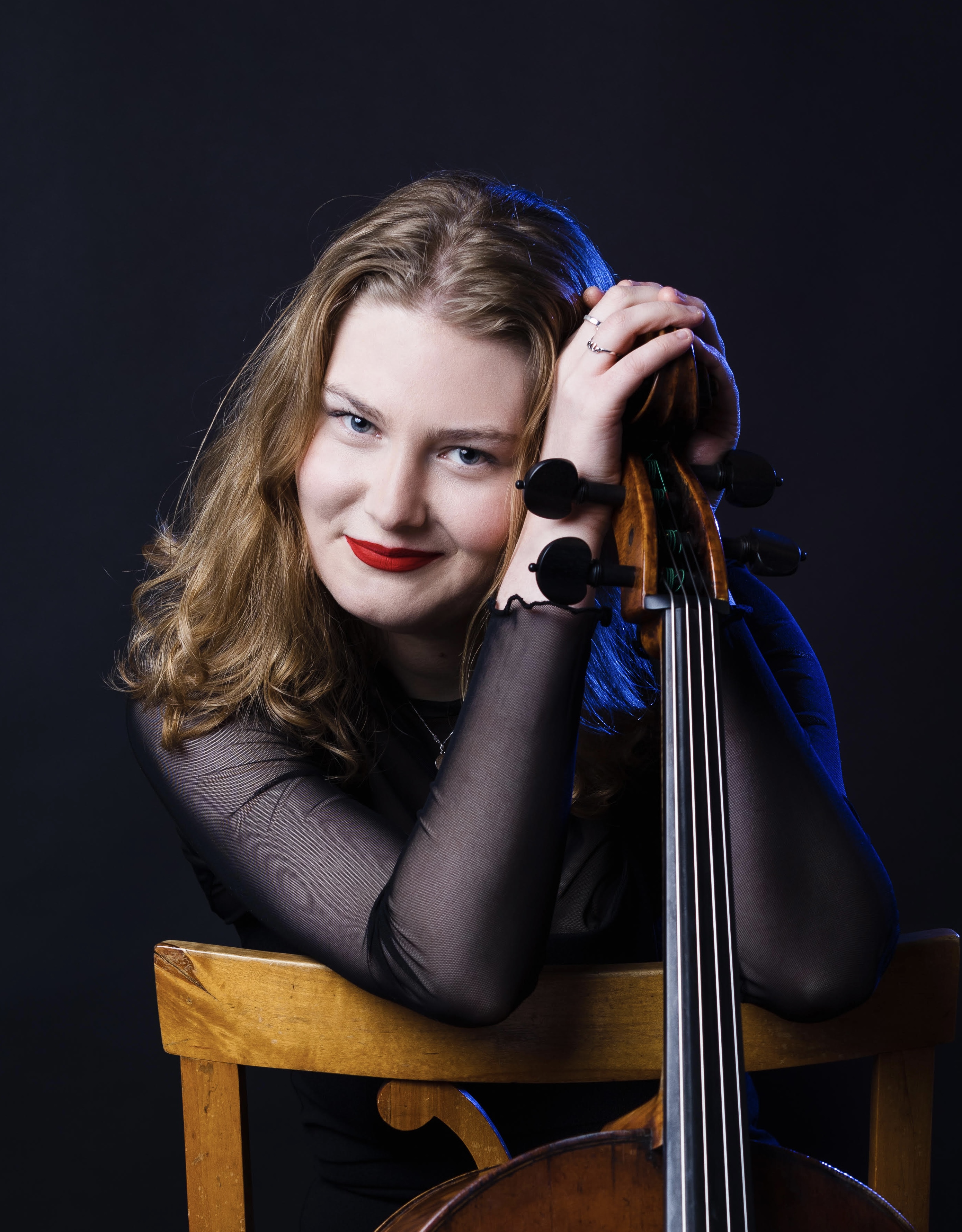 Charlotte Miles - Violoncello