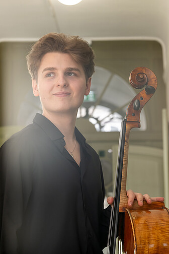 Antoni Wrona - Cello
