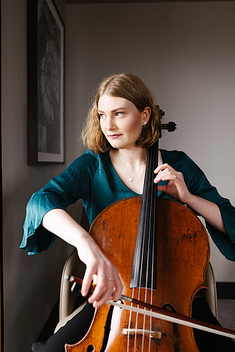 Charlotte Miles - Cello