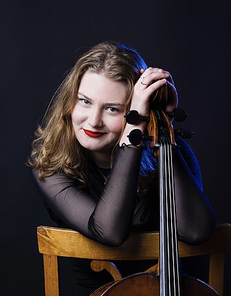 Charlotte Miles - Violoncello