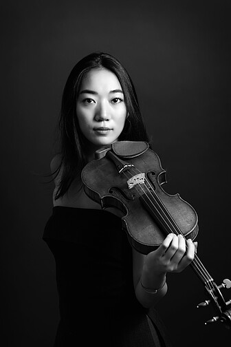 Elli Choi - violin