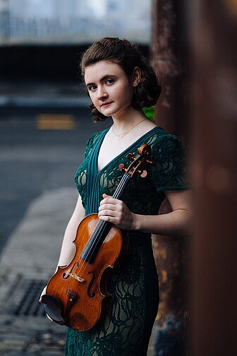 Clara Neubauer - violin