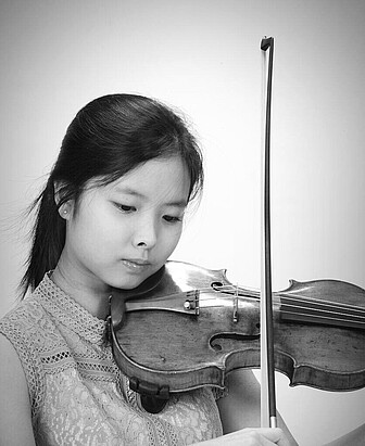 Hana Chang - violin