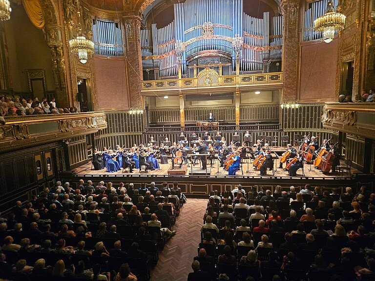 Ivan Skanavi with the Szolnok Symphony Orchestra in the Liszt Hall, Budapest