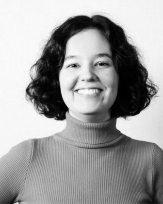 Amira Hajredini - Communication